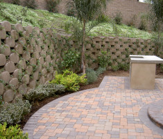 Verdura® Retaining Garden Wall