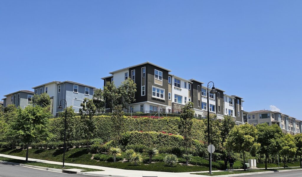 Verdura plantable green retaining wall