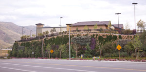 verdura_retaining_wall_installed_at_sycamore_creek_opt